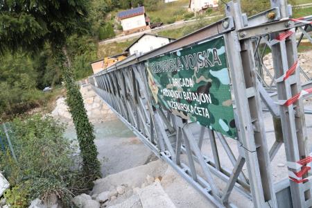 Začetek gradnje začasnega mostu v Stranjah in popolna zapora na območju gradnje (4)